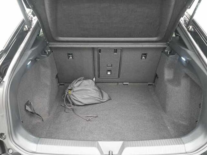 Volkswagen ID.5 Pro Performance MATRIX AHK KEYLESS NAVI ACC