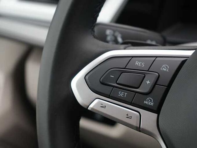 Volkswagen T7 Multivan DSG KAM PANO SHZ PDC MATRIX