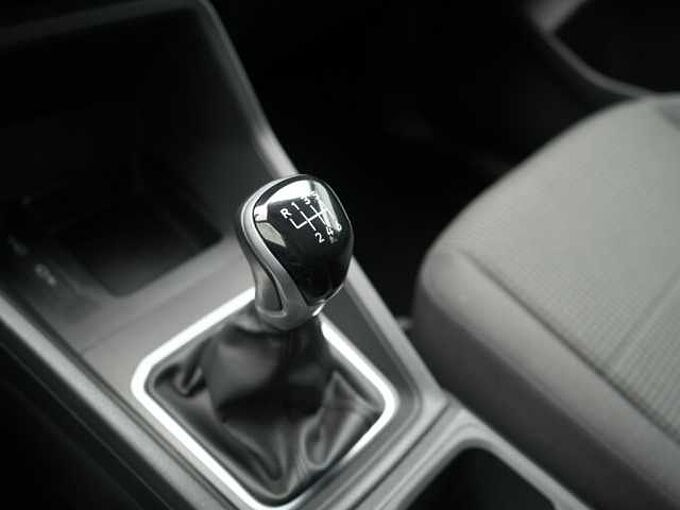 Volkswagen Caddy Maxi ACC SHZ PDC PORT NAVI 7 SITZER LANG