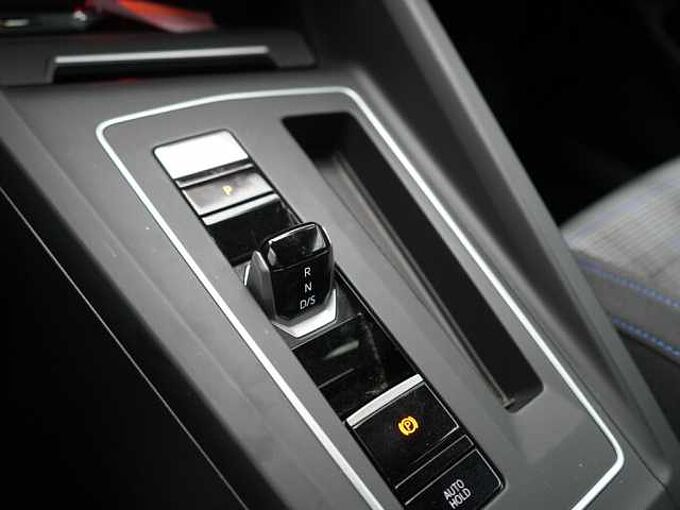 Volkswagen Golf VIII eHybrid GTE DSG NAVI SHZ PDC