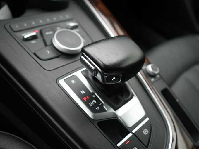 Audi A4 S-TRON LEDER NAVI AHK SHZ PDC XENON