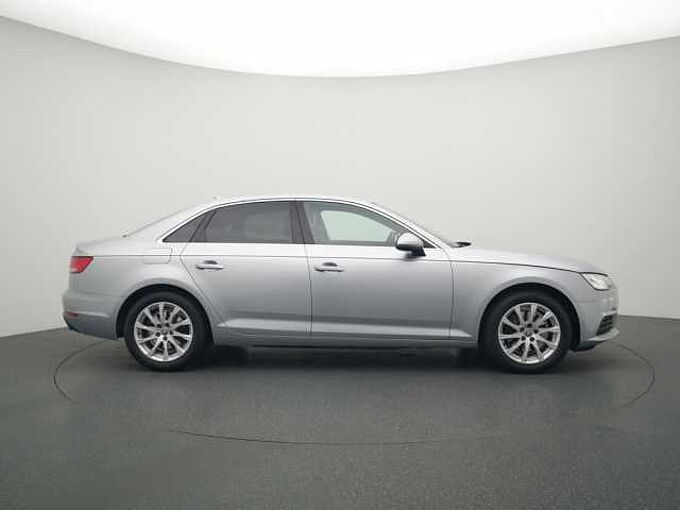 Audi A4 LEDER NAVI AHK PDC SHZ XENON