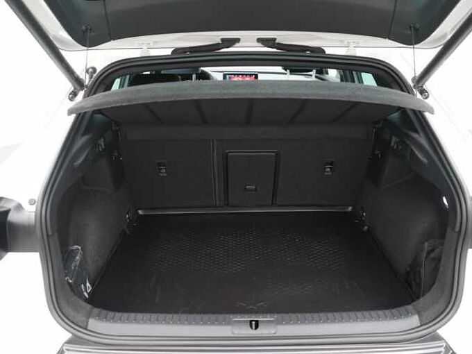 CUPRA Formentor 4Drive DSG PANO AHK ACC KAM SHZ APP