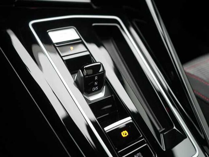 Volkswagen Golf VIII GTI DSG PANO MATRIX NAVI HUD ACC APP