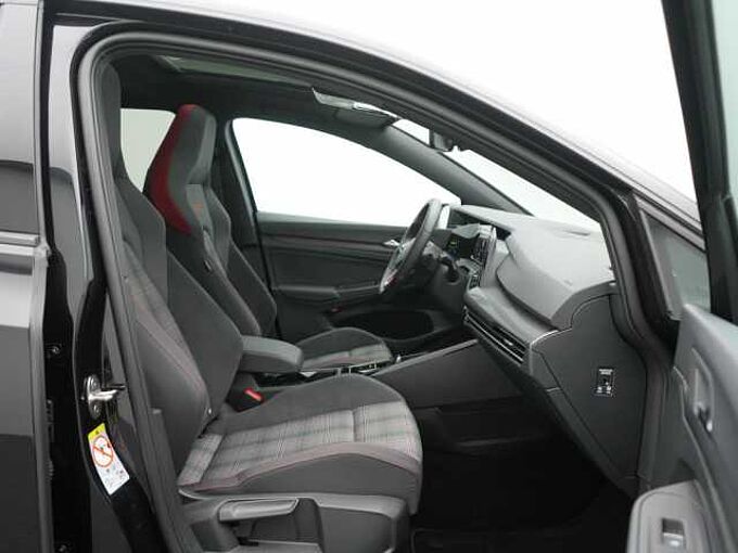 Volkswagen Golf VIII GTI DSG PANO MATRIX NAVI HUD ACC APP