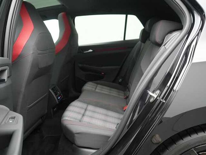 Volkswagen Golf VIII GTI DSG PANO MATRIX NAVI HUD ACC APP