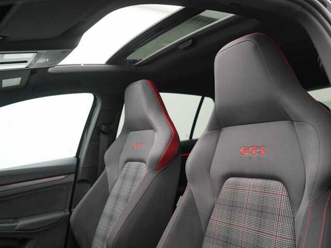 Volkswagen Golf VIII GTI DSG PANO MATRIX NAVI HUD ACC APP