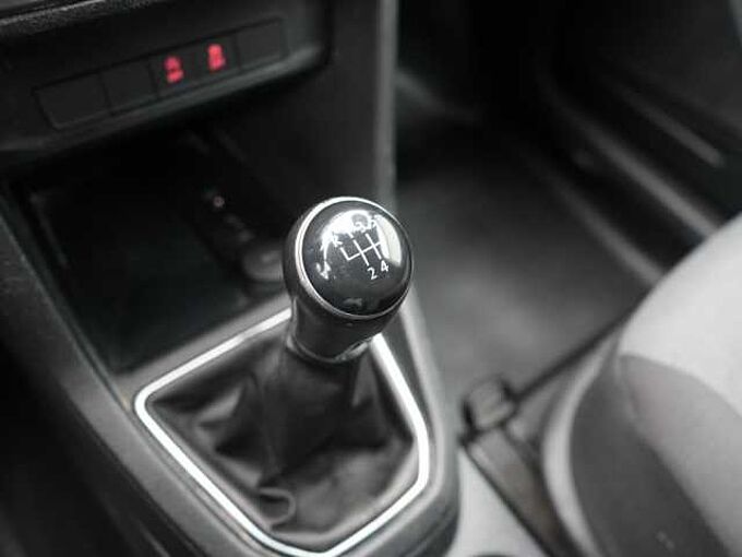 Volkswagen Caddy Maxi Kasten NAVI AHK ACC PDC