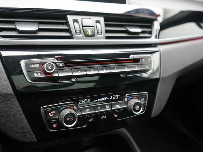 BMW X1 xDrive 18d Sport Line STEPTRON AHK PANO NAVI