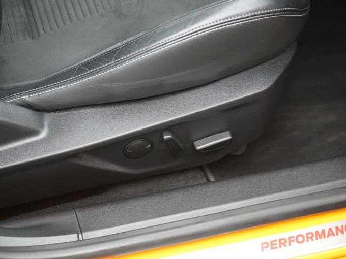 Ford Focus ST B&O SHZ PDC KAM PANO NAVI ACC SHZ LED