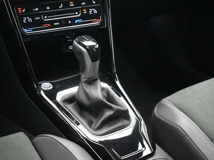 Volkswagen T-Roc R-Line DSG NAVI VIRT SPORTSITZE APP SHZ