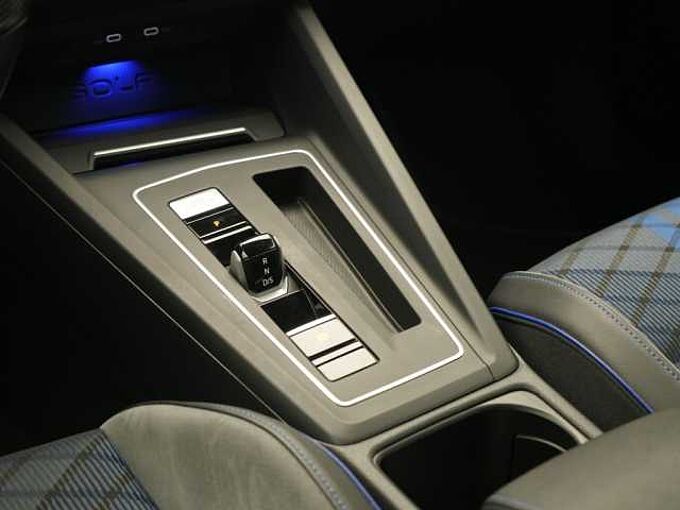 Volkswagen Golf VIII R DSG KEYLESS KAM LED SHZ PDC