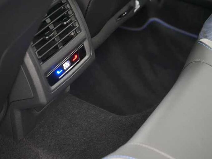 Volkswagen Golf VIII R DSG KEYLESS KAM LED SHZ PDC