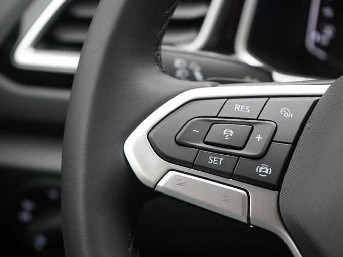 Volkswagen T-Roc R-Line DSG STANDHZ AHK ACC DCC NAVI MATRIX