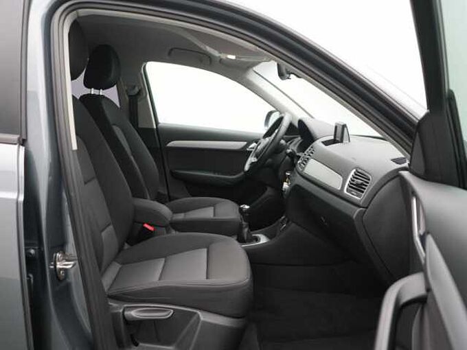 Audi Q3 KLIMA PDC SHZ AHK XENON NAVI