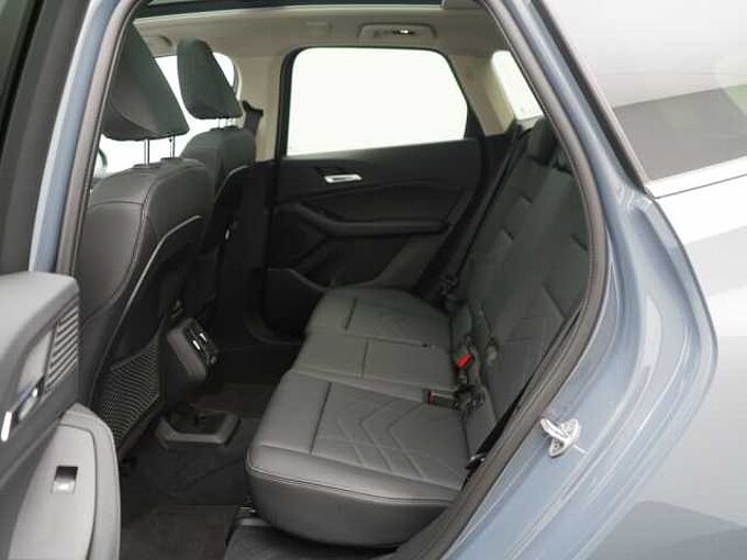 BMW 220 Active Tourer VIRT PANO KAM HUD PDC