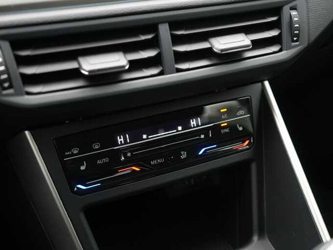 Volkswagen Taigo SHZ LED AHK PDC PORT NAVI