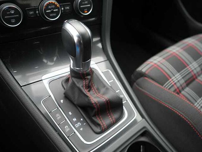 Volkswagen Golf VII GTI DSG LED SHZ PDC