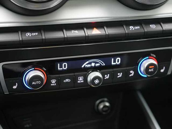 Audi Q2 S line S TRON PANO ACC NAVI LEDER CARPLAY