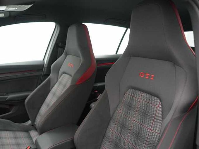 Volkswagen Golf VIII PDC DSG VIRT APP LED
