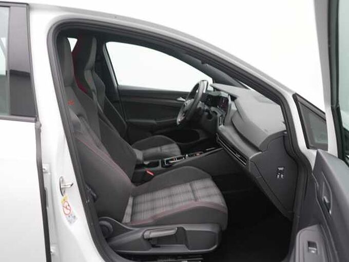 Volkswagen Golf VIII PDC DSG VIRT APP LED