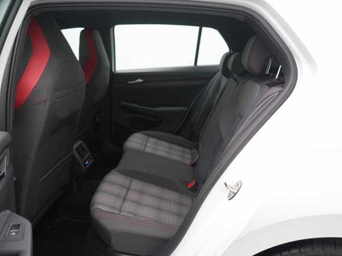 Volkswagen Golf VIII PDC DSG VIRT APP LED