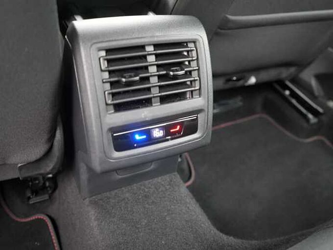 Volkswagen Golf VIII PDC DSG VIRT APP LED