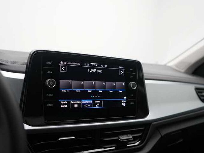 Volkswagen T-Roc Life NAVI VIRT CARPLAY SHZ AHK PDC LED