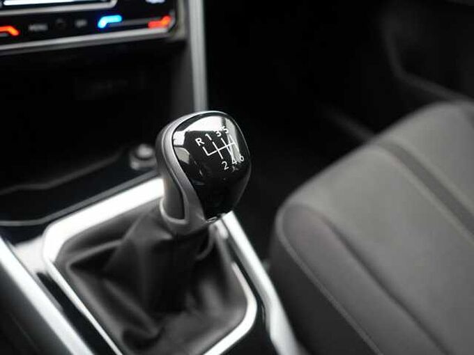 Volkswagen T-Roc Life NAVI VIRT CARPLAY SHZ AHK PDC LED