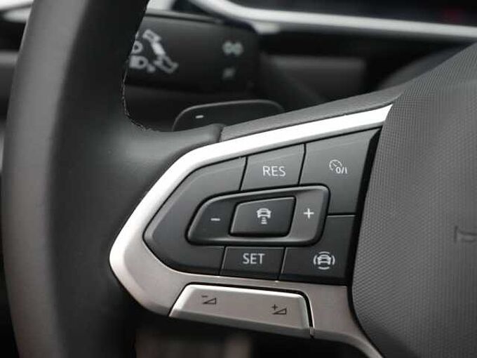 Volkswagen T-Roc R-Line DSG AHK ACC NAVI VIRT KAM LED APP