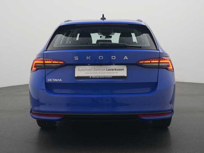 SKODA OCTAVIA Combi Selection DSG VIRT KAM CARPLAY SHZ
