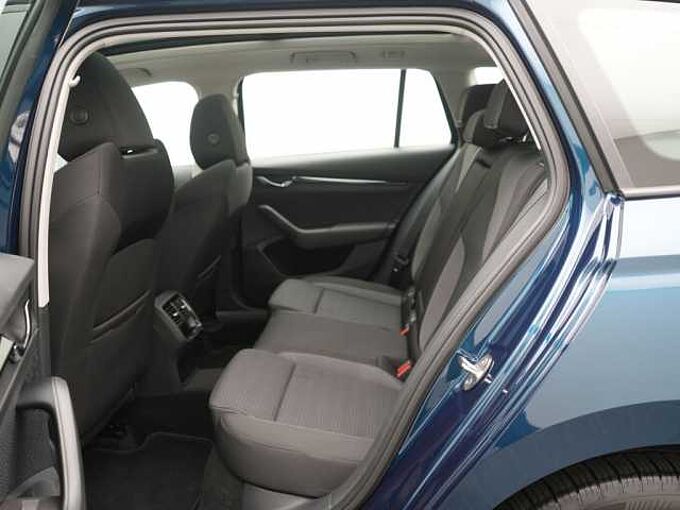 SKODA OCTAVIA Combi Ambition iV DSG NAVI AHK PANO KAM