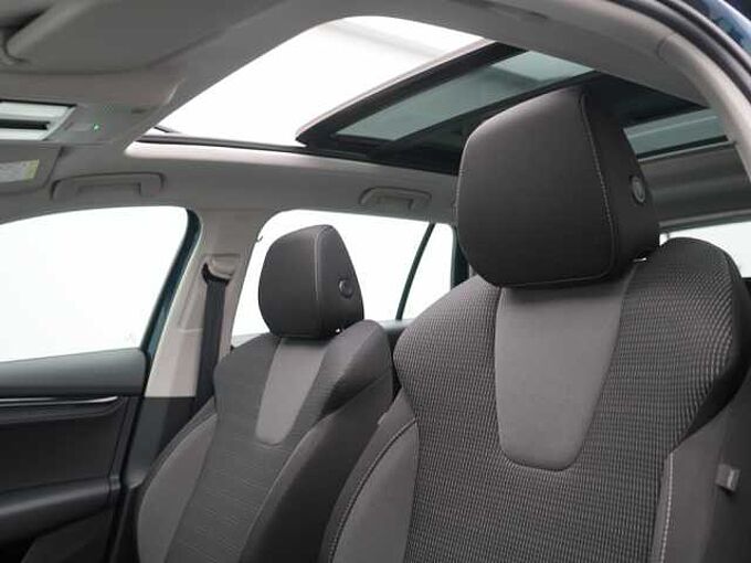 SKODA OCTAVIA Combi Ambition iV DSG NAVI AHK PANO KAM