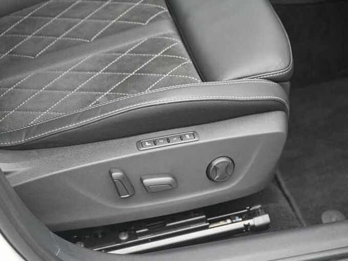 SKODA OCTAVIA Combi RS DSG ACC NAVI AHK KAM SHZ MEMORY