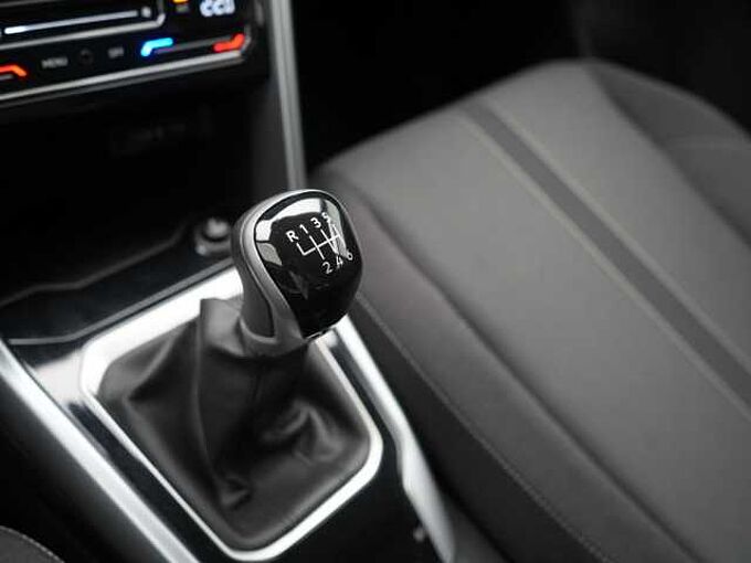 Volkswagen T-Roc Life NAVI VIRT APP AHK SHZ LED PDC