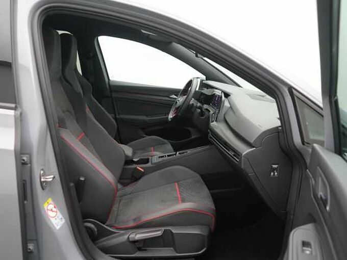 Volkswagen Golf VIII MATRIX KAM SHZ PDC ACC