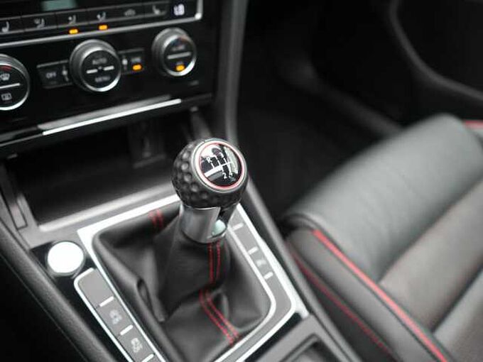 Volkswagen Golf VII GTI PANO LED LEDER SHZ PDC