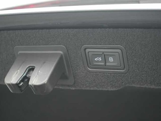 Audi A8 STANDHZ AHK B&O LEDER KAM SHZ PANO