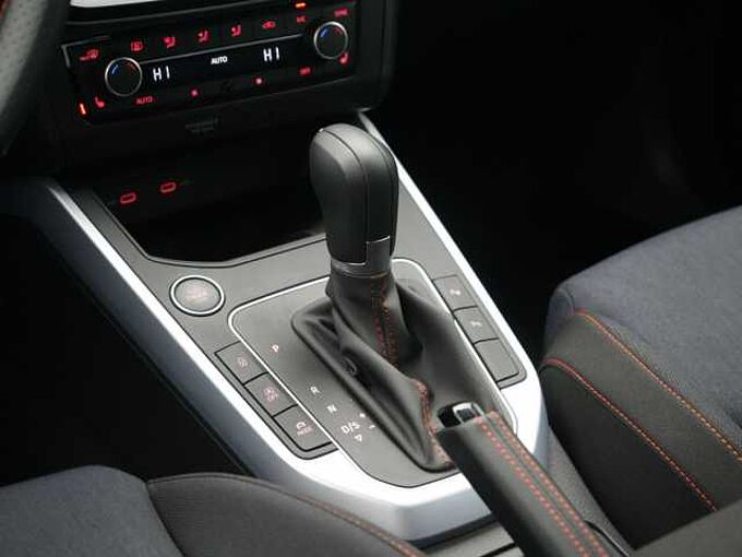 SEAT Arona FR DSG AHK ACC CARPLAY SHZ NAVI VIRT KAM