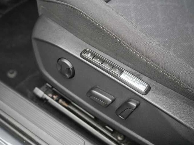 Volkswagen Golf VIII Variant Life DSG LED SHZ PDC NAVI VIRT