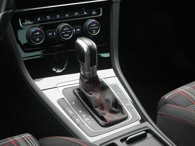 Volkswagen Golf VII GTI Performance LED DSG KAM SHZ ACC PDC