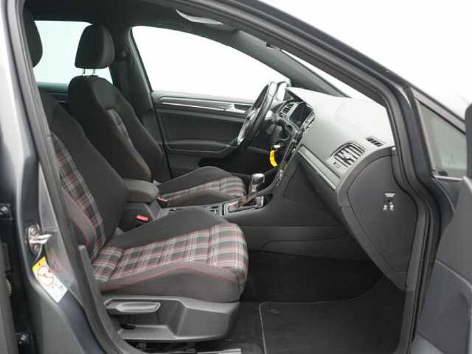 Volkswagen Golf VII GTI Performance LED DSG KAM SHZ ACC PDC