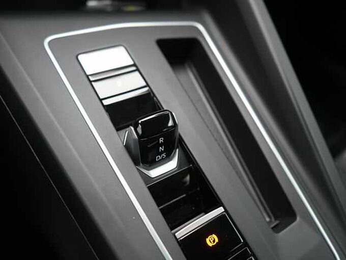 Volkswagen Golf VIII Variant Life DSG AHK NAVI VIRT MEMORY