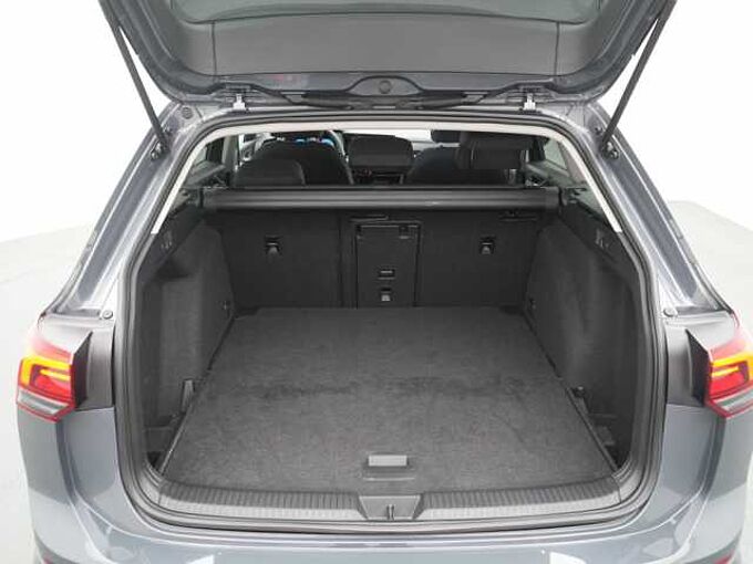 Volkswagen Golf VIII Variant Life DSG AHK NAVI VIRT MEMORY