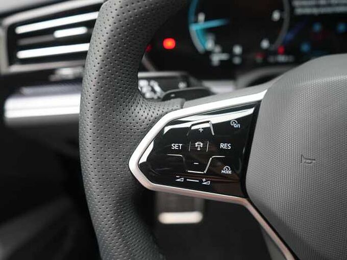 Volkswagen Touareg R-Line 360° HUD LEDER KAM SHZ