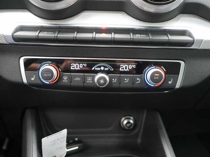 Audi Q2 S line PDC SHZ LED CARPLAY AHK