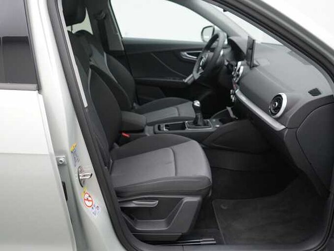 Audi Q2 S line PDC SHZ LED CARPLAY AHK