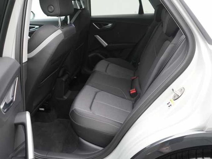 Audi Q2 S line PDC SHZ LED CARPLAY AHK