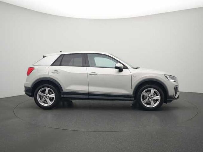 Audi Q2 S line PDC SHZ LED CARPLAY AHK