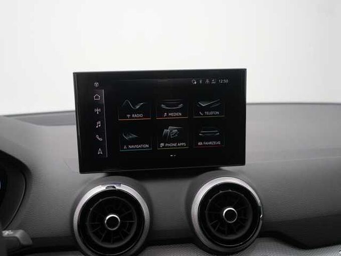 Audi Q2 S line PDC SHZ LED CARPLAY AHK